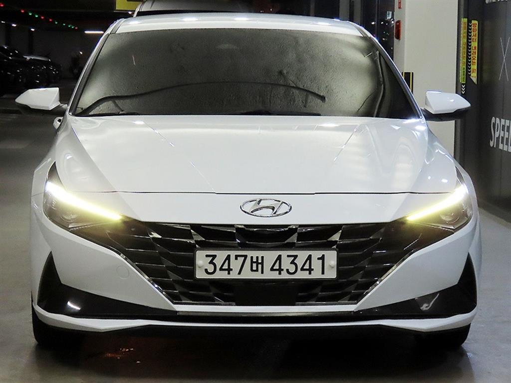HYUNDAI Avante - Vista 2
