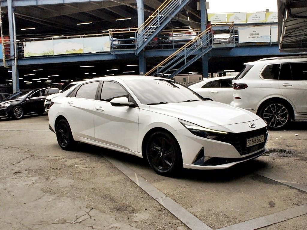 HYUNDAI Avante - Vista 3