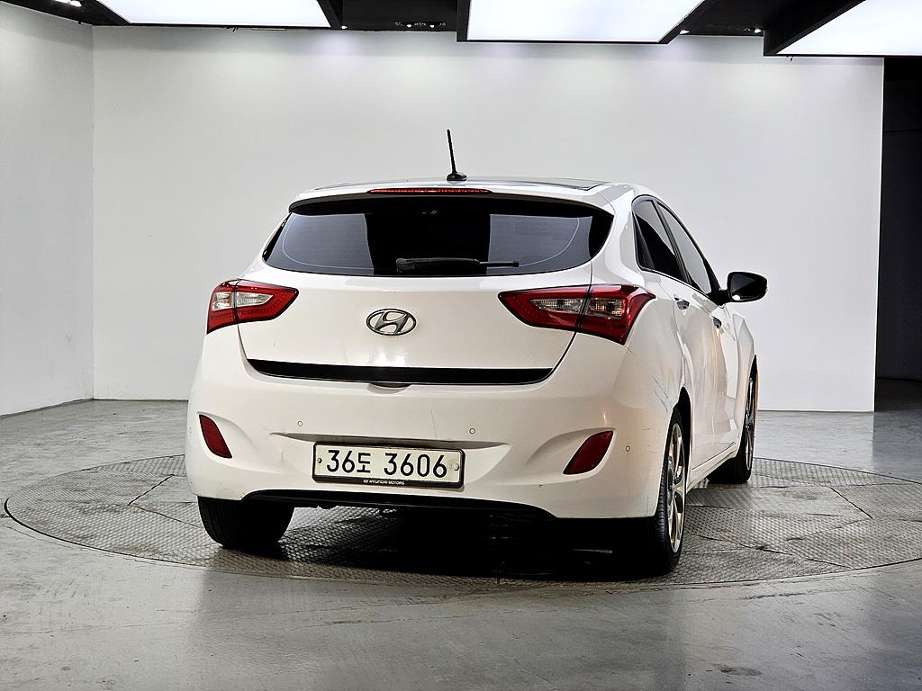 HYUNDAI i30 - Vista 3