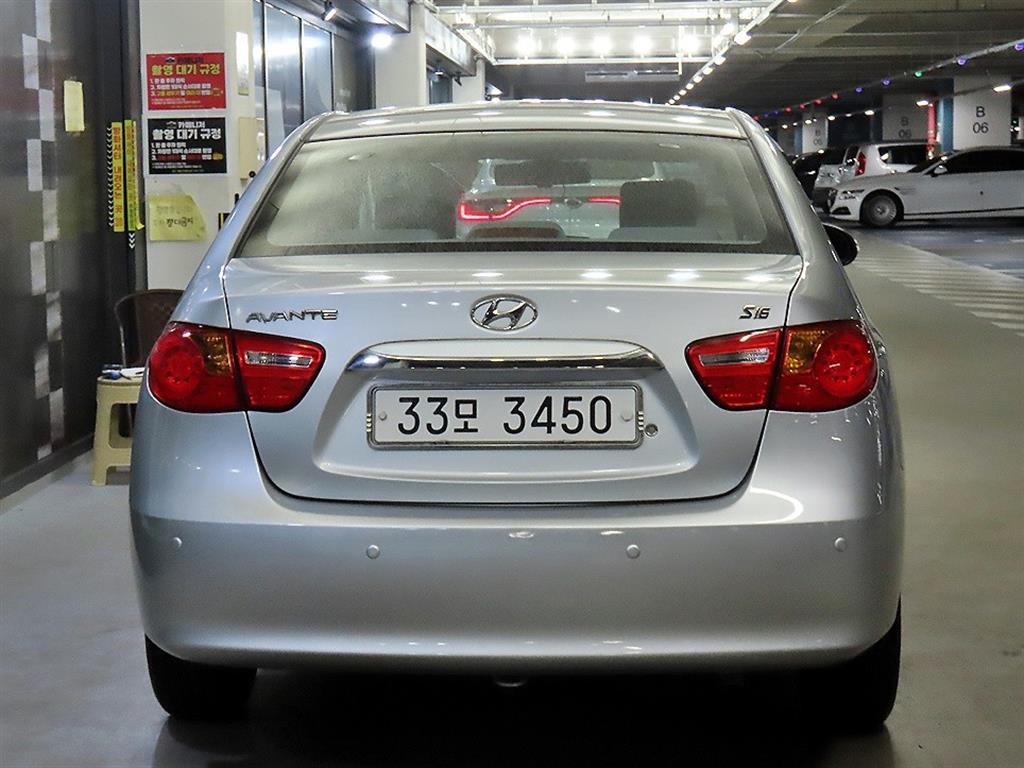 HYUNDAI Avante - Vista 5