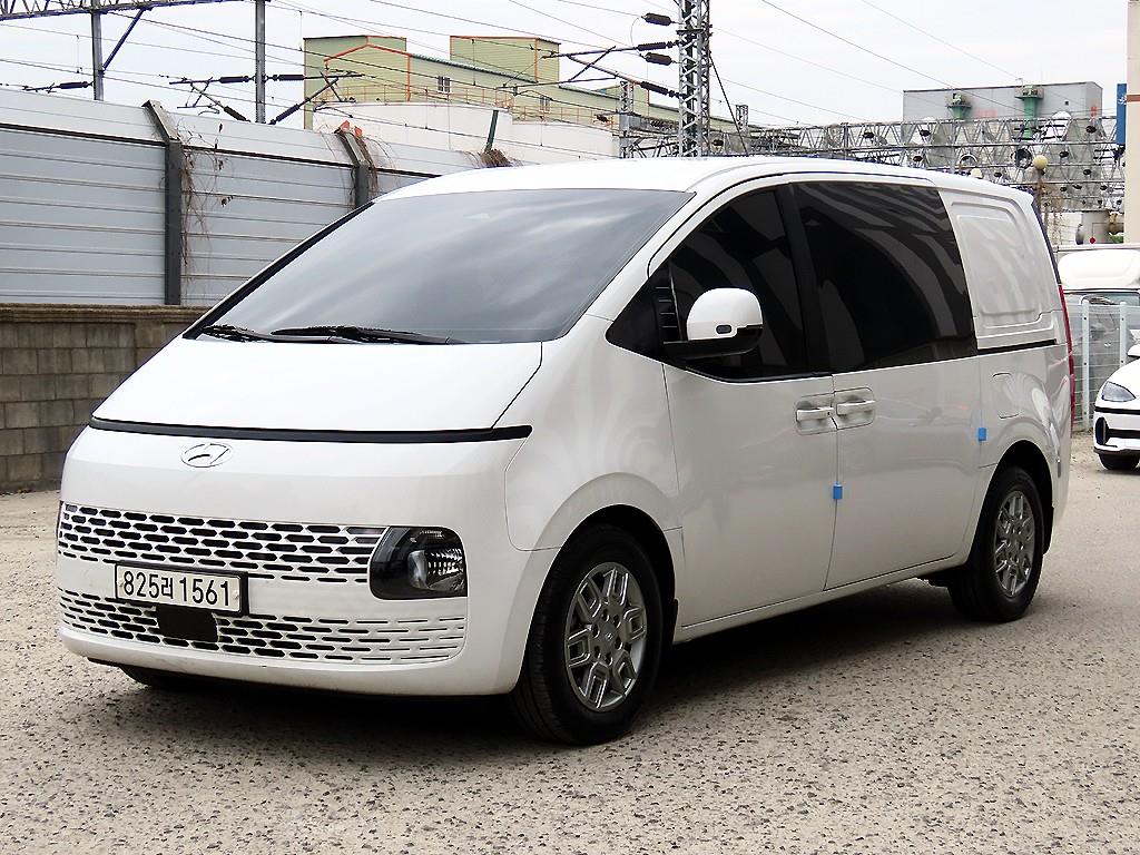 HYUNDAI Staria - Vista 2