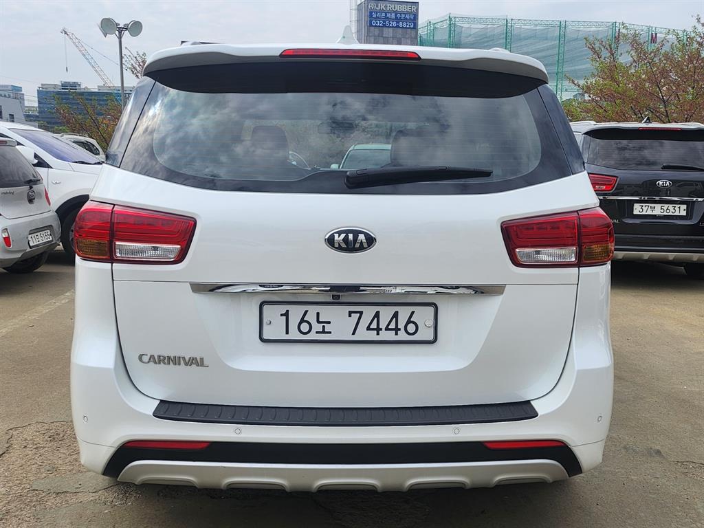 KIA Carnival - Vista 3