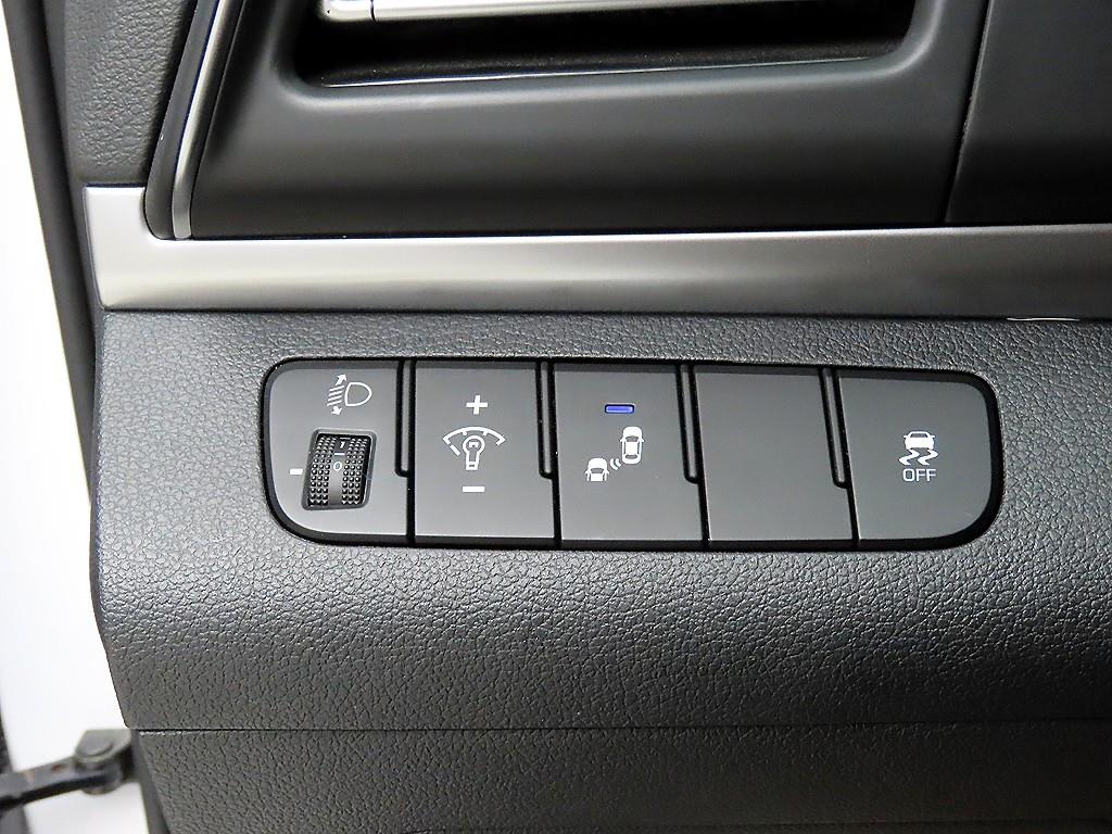 HYUNDAI Avante - Vista 12