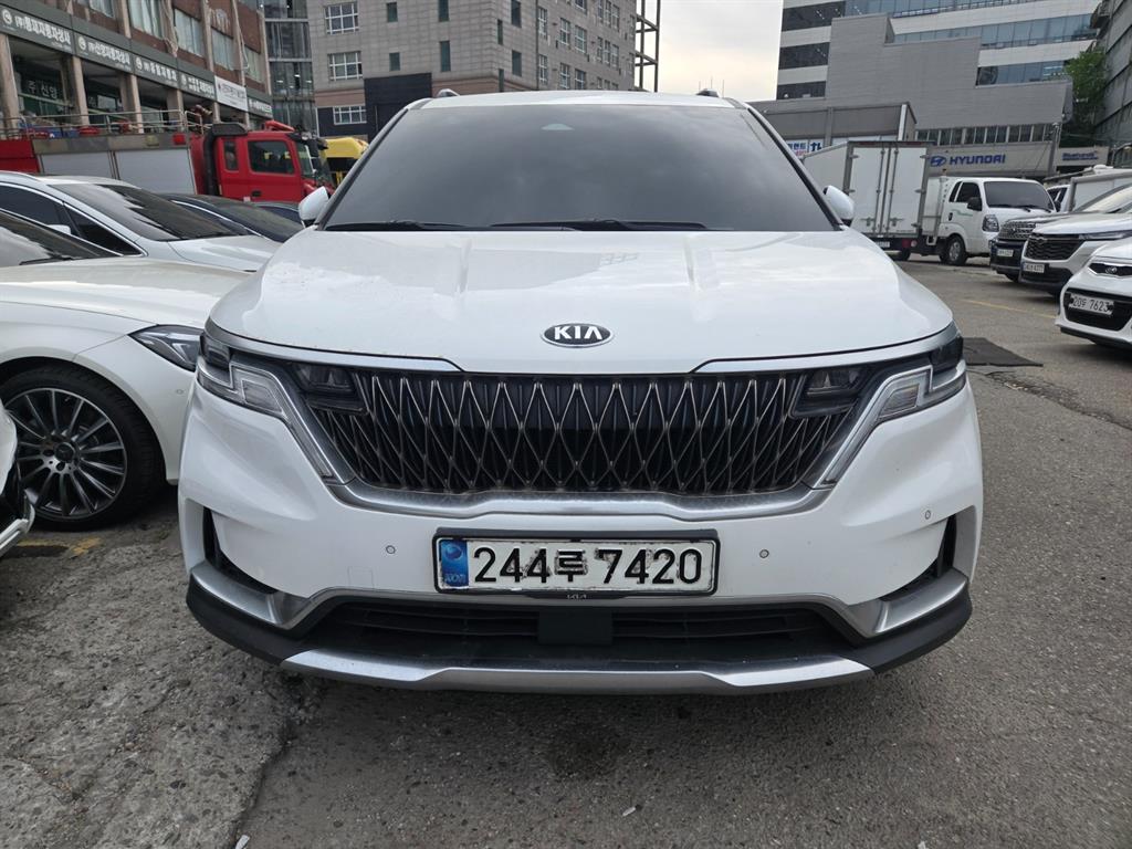 KIA Carnival 2021 the color of pearl - Importación desde Corea - HF Imports Iquique - Foto 1