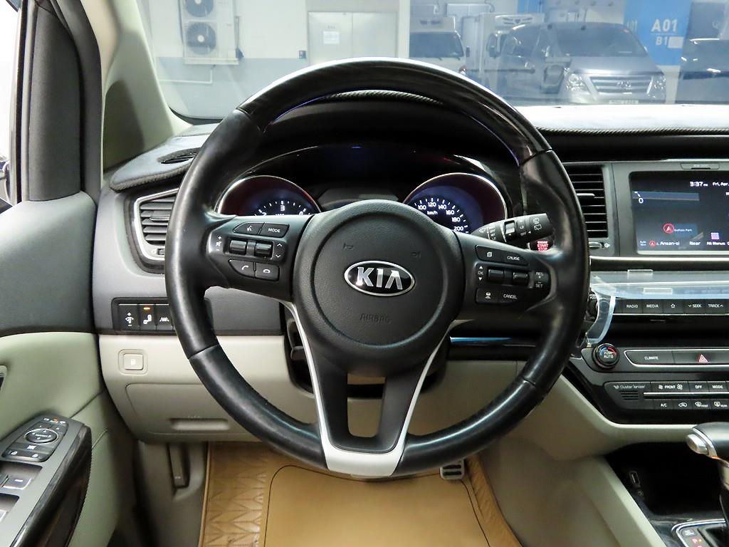 KIA Carnival - Vista 7