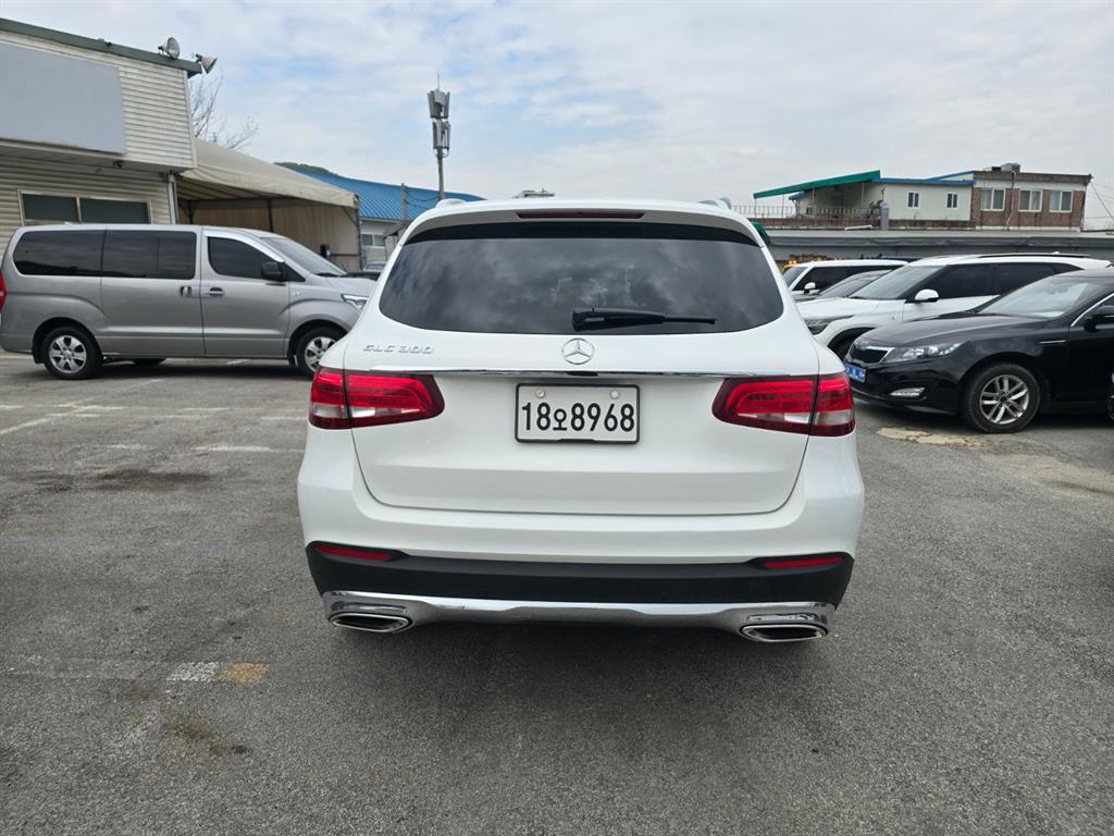 Mercedes Benz GLC Class - Vista 4
