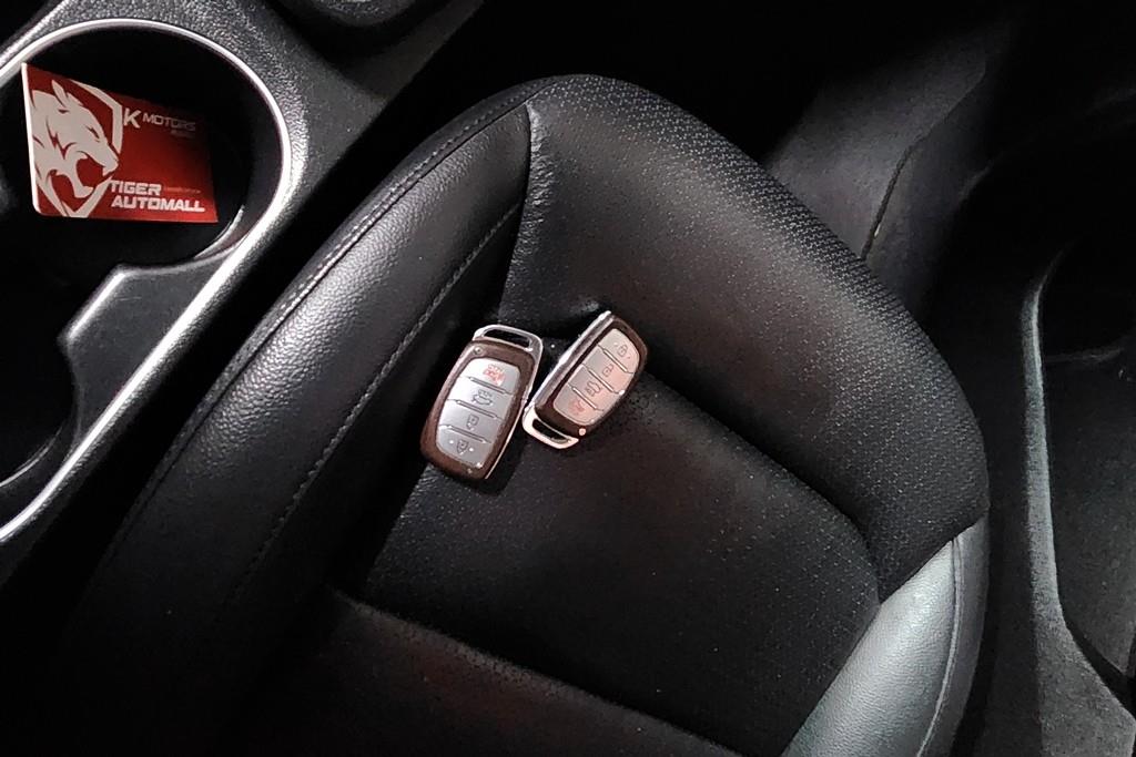 HYUNDAI Avante - Vista 12