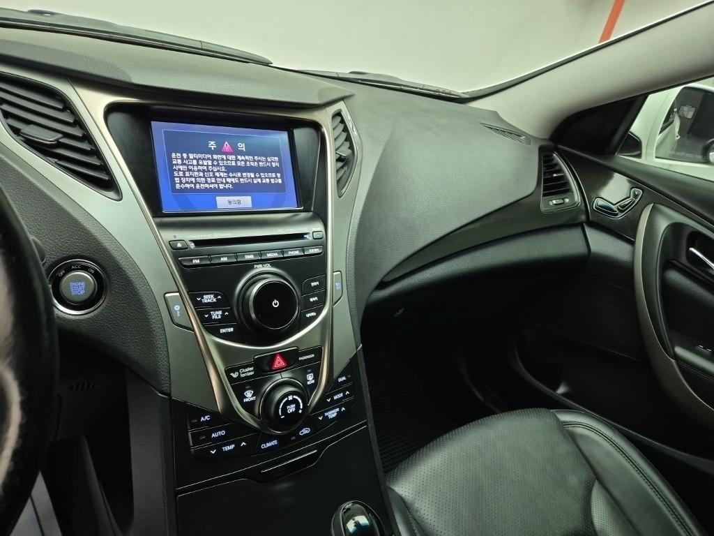 HYUNDAI Grandeur - Vista 10