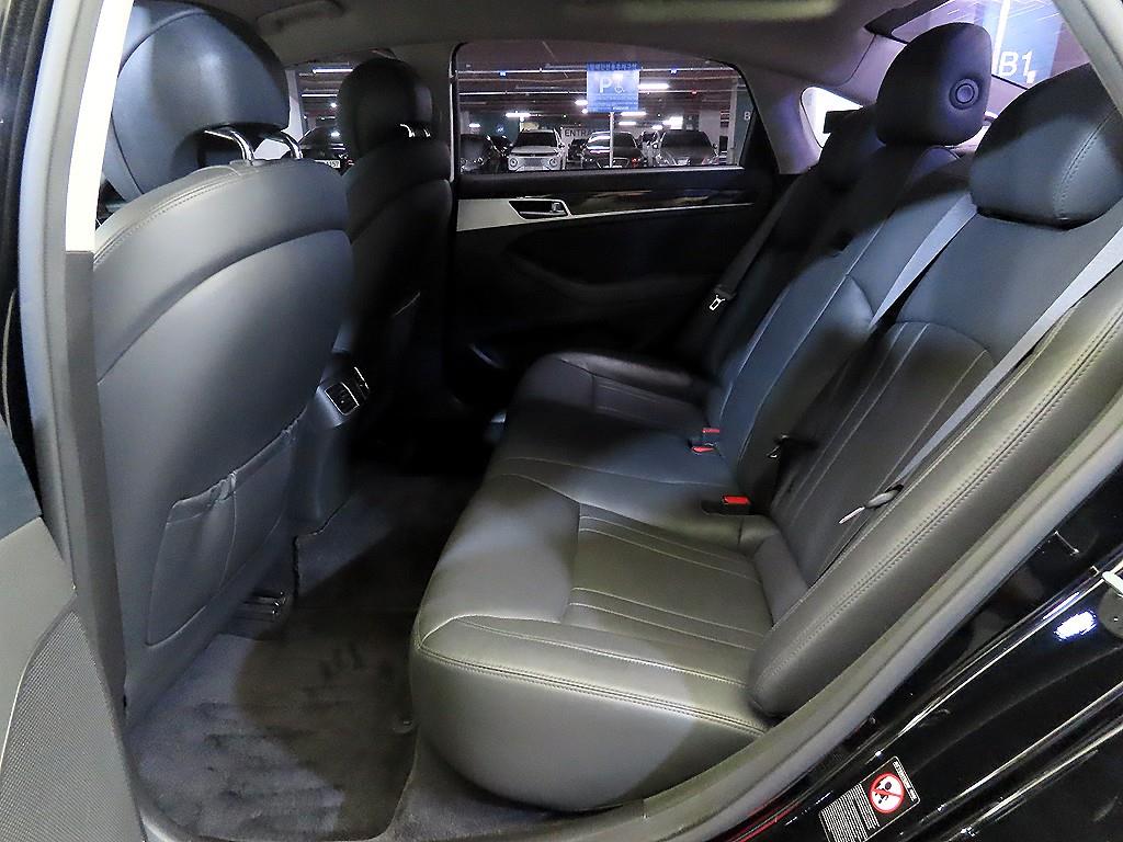 HYUNDAI Genesis - Vista 7