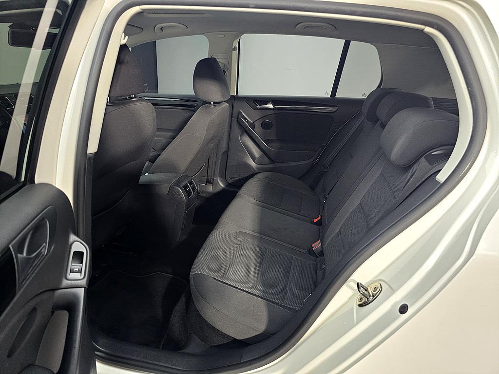 Volkswagen Golf - Vista 9