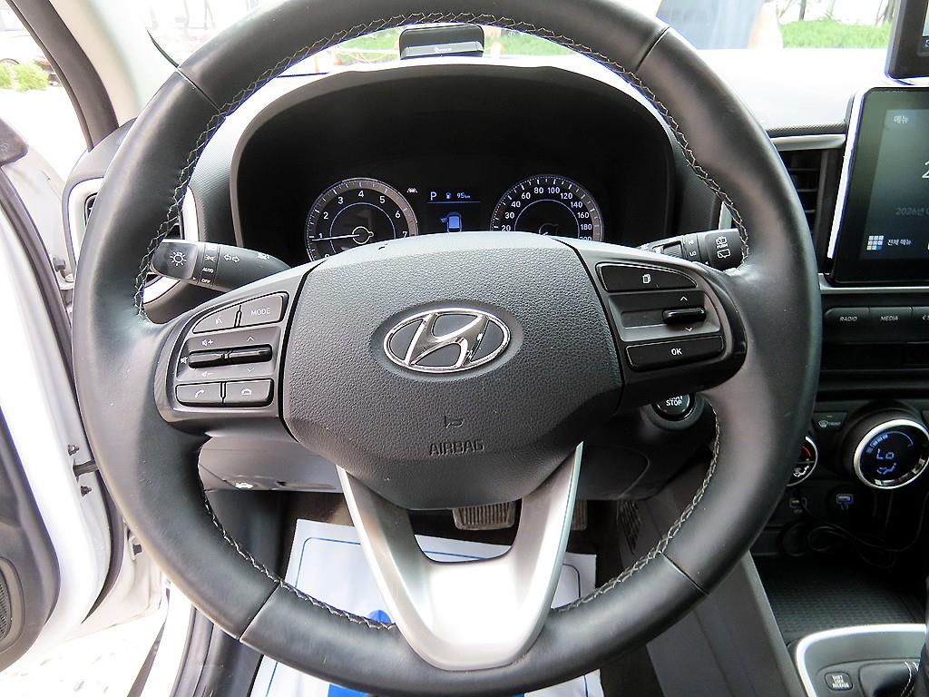 HYUNDAI Venue - Vista 8