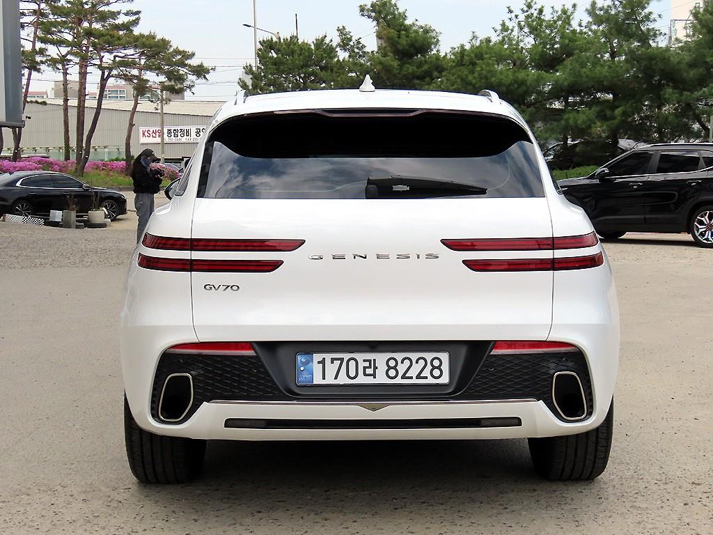 Genesis GV70 - Vista 4