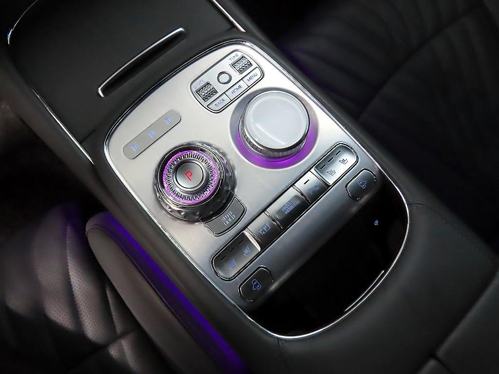 Genesis G90 - Vista 10