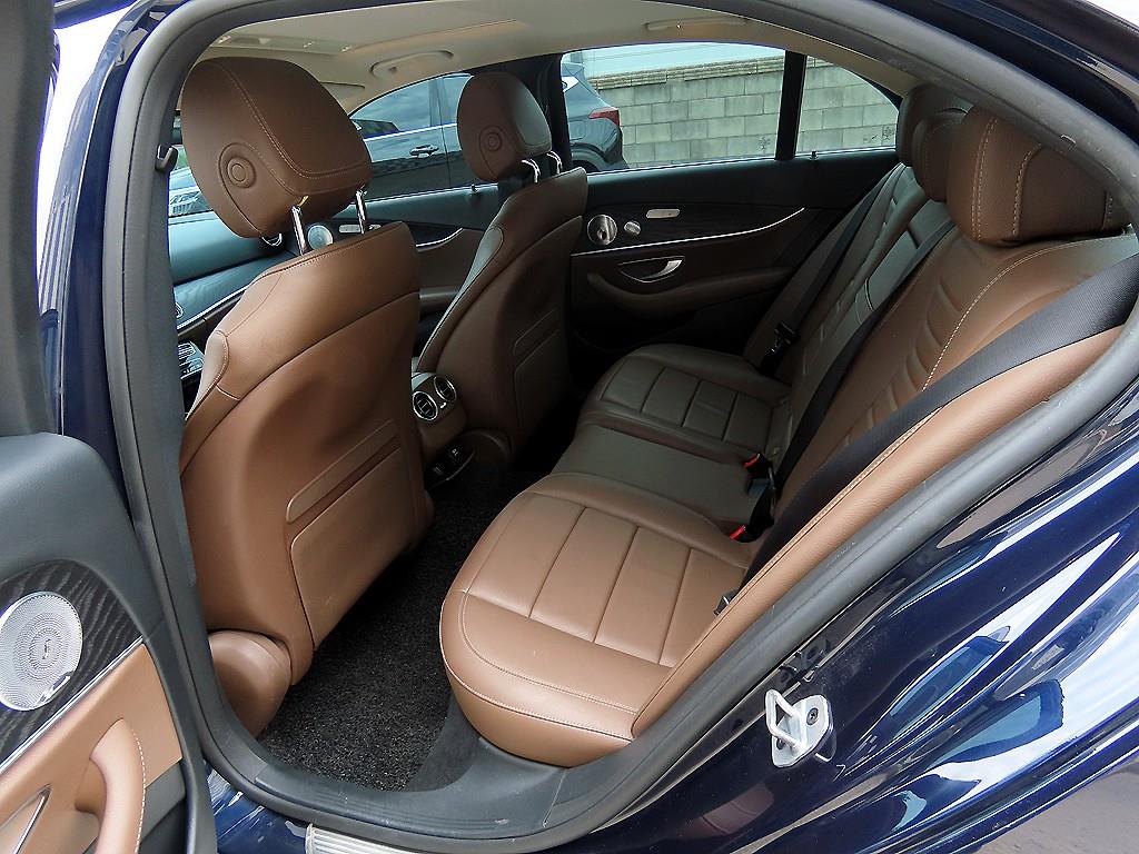 Mercedes Benz E class - Vista 6