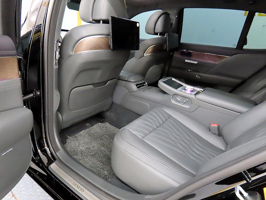 Genesis G90 - Vista 6