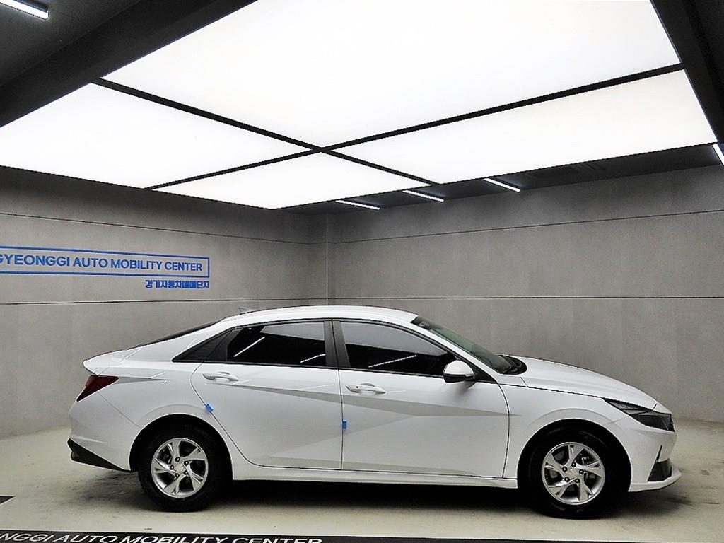 HYUNDAI Avante - Vista 2