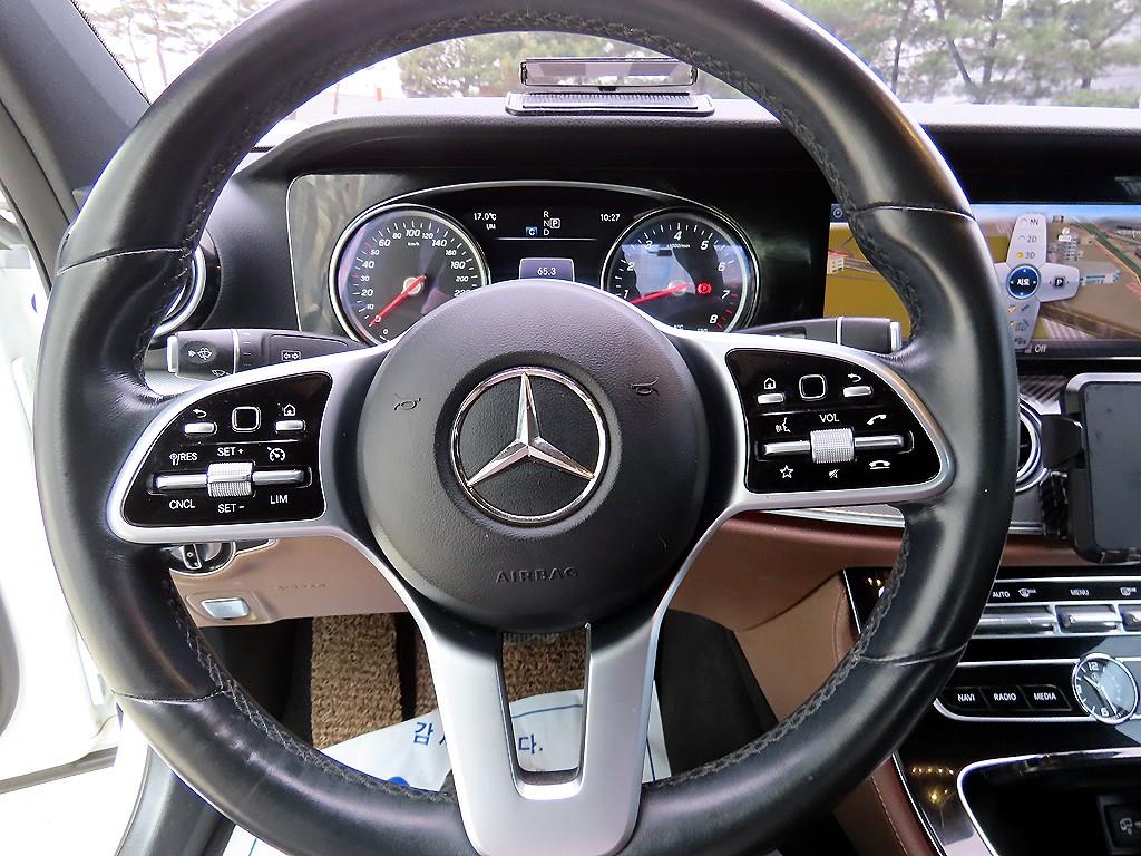Mercedes Benz E class - Vista 8
