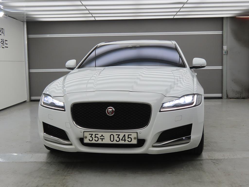 Jaguar XF - Vista 2