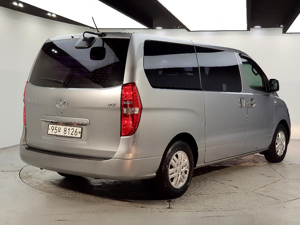HYUNDAI Starex - Vista 4
