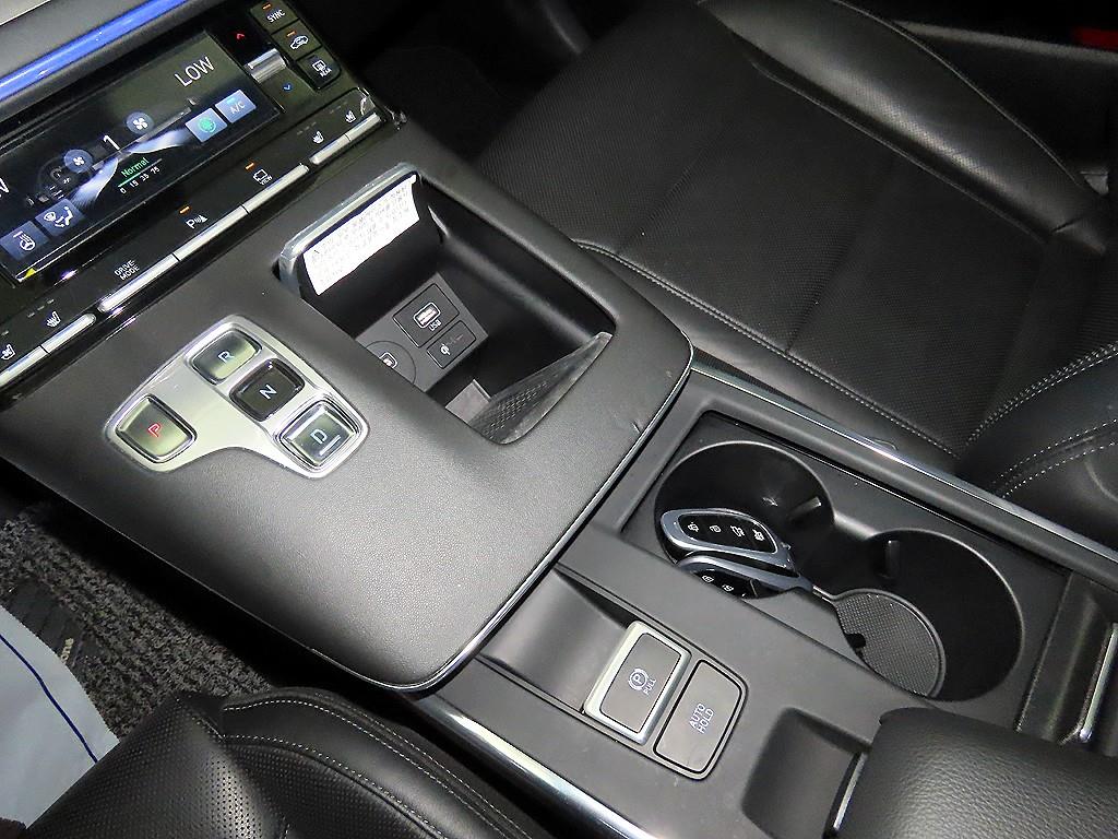 HYUNDAI Grandeur - Vista 12