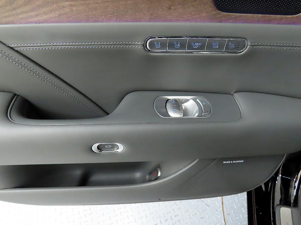 Genesis G90 - Vista 12