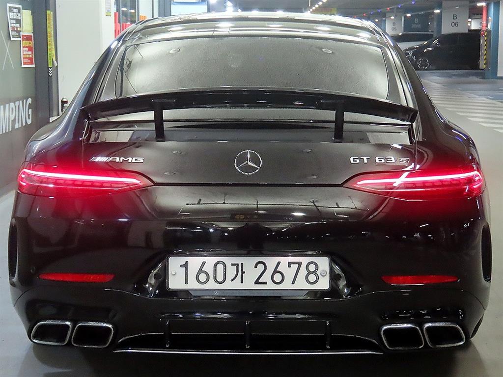 Mercedes Benz AMG GT - Vista 5