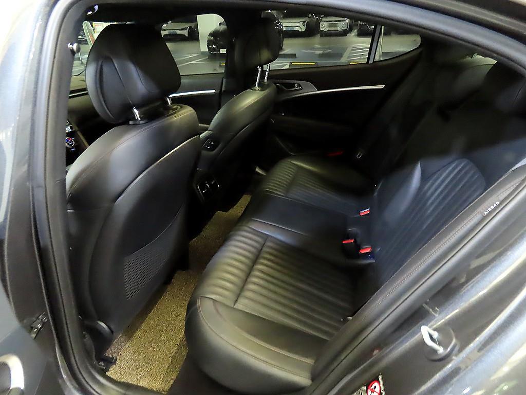 Genesis G70 - Vista 7