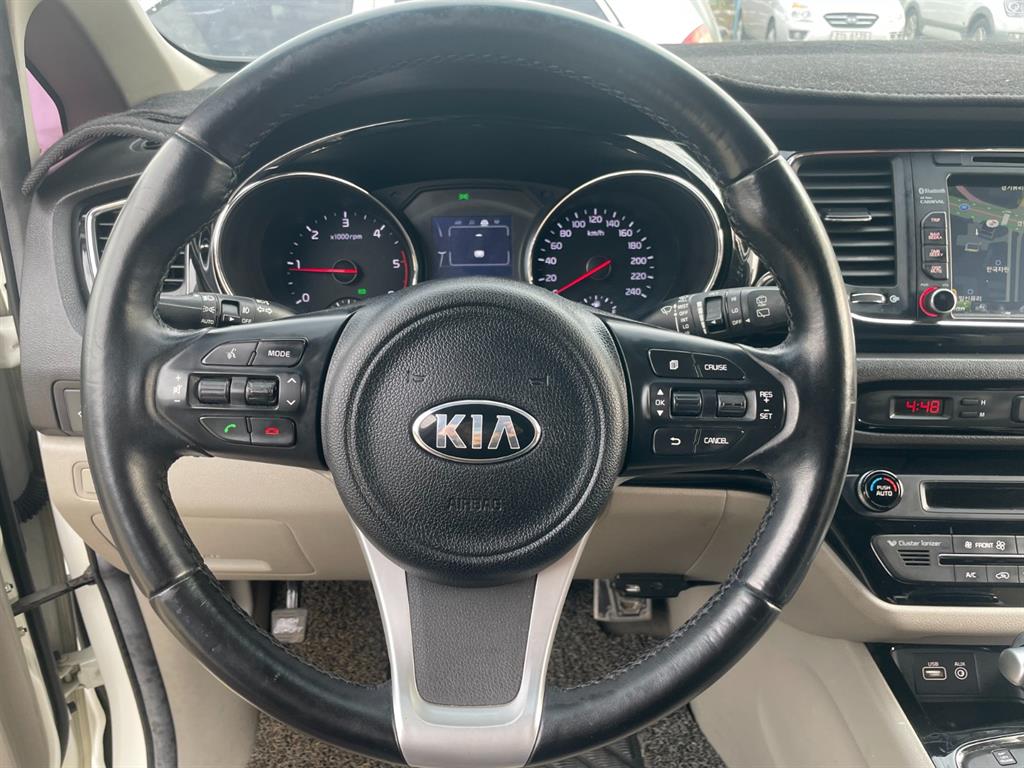 KIA Carnival - Vista 6