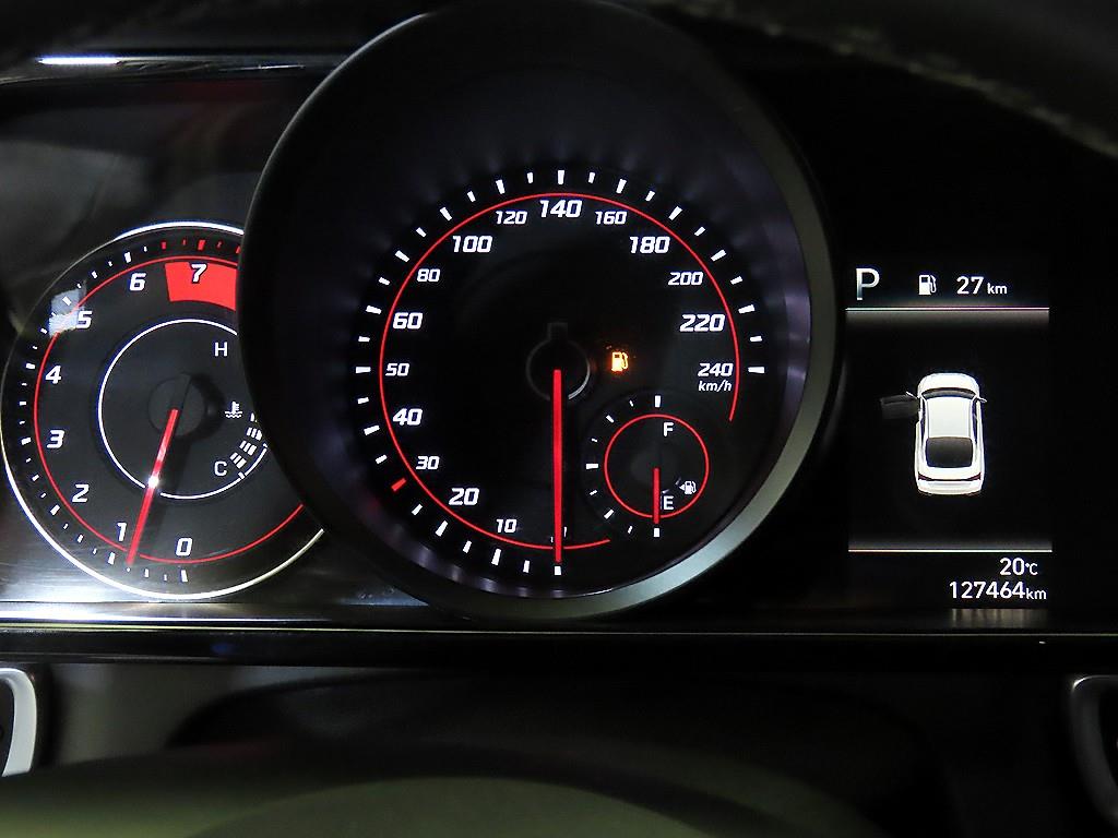 HYUNDAI Avante - Vista 9