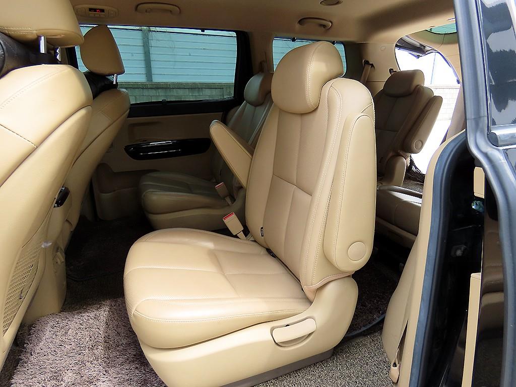 KIA Carnival - Vista 6
