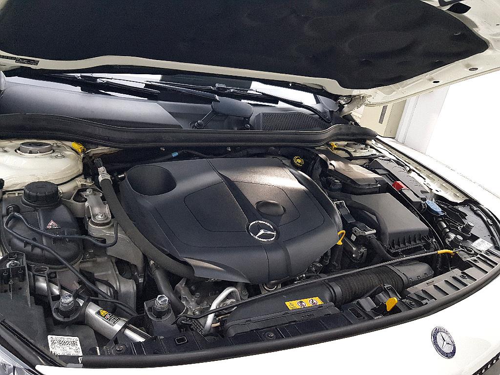 Mercedes Benz GLA Class - Vista 6