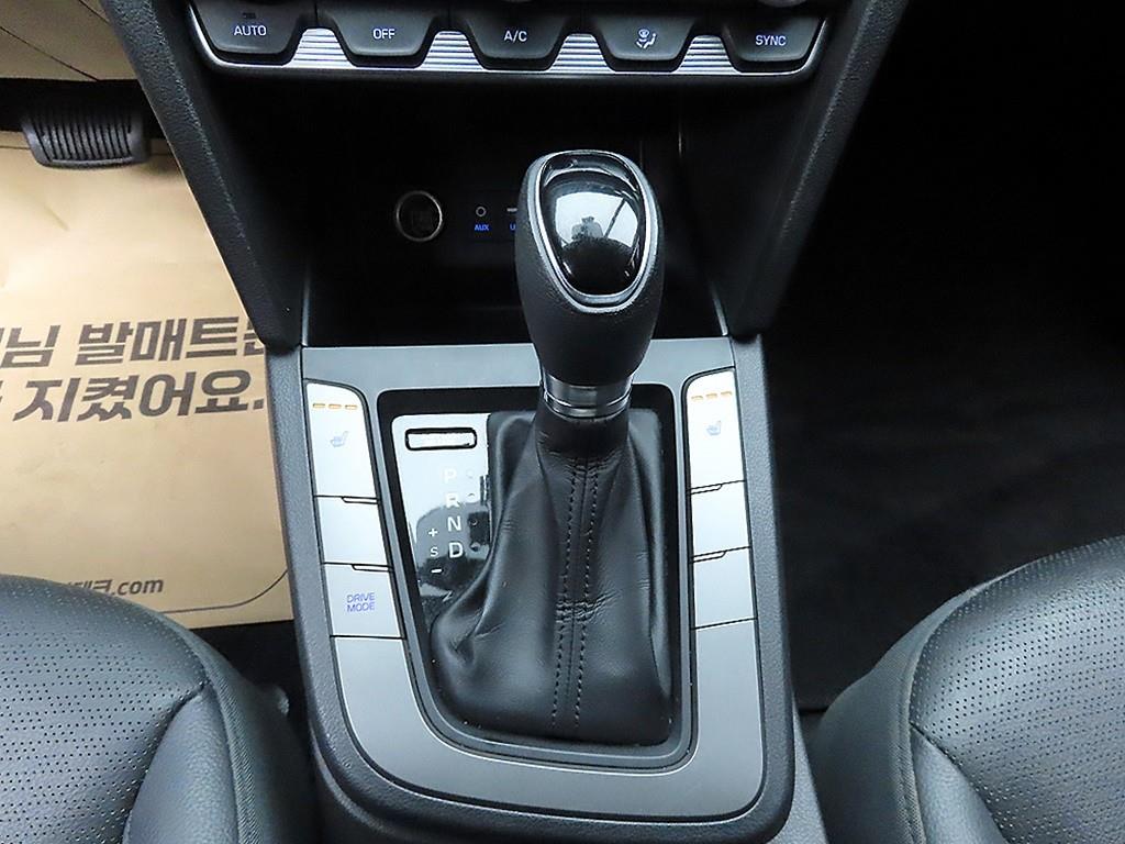 HYUNDAI Avante - Vista 10