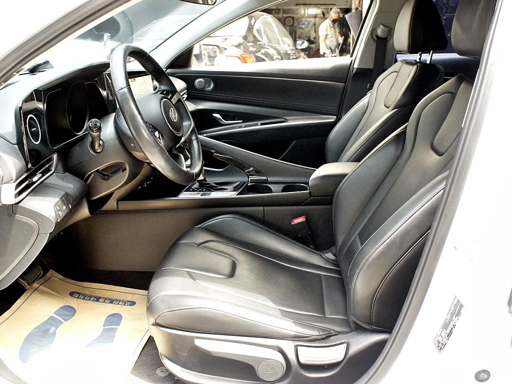 HYUNDAI Avante - Vista 7