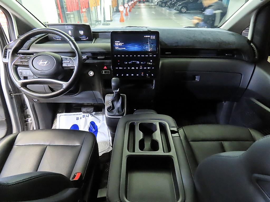 HYUNDAI Staria - Vista 10