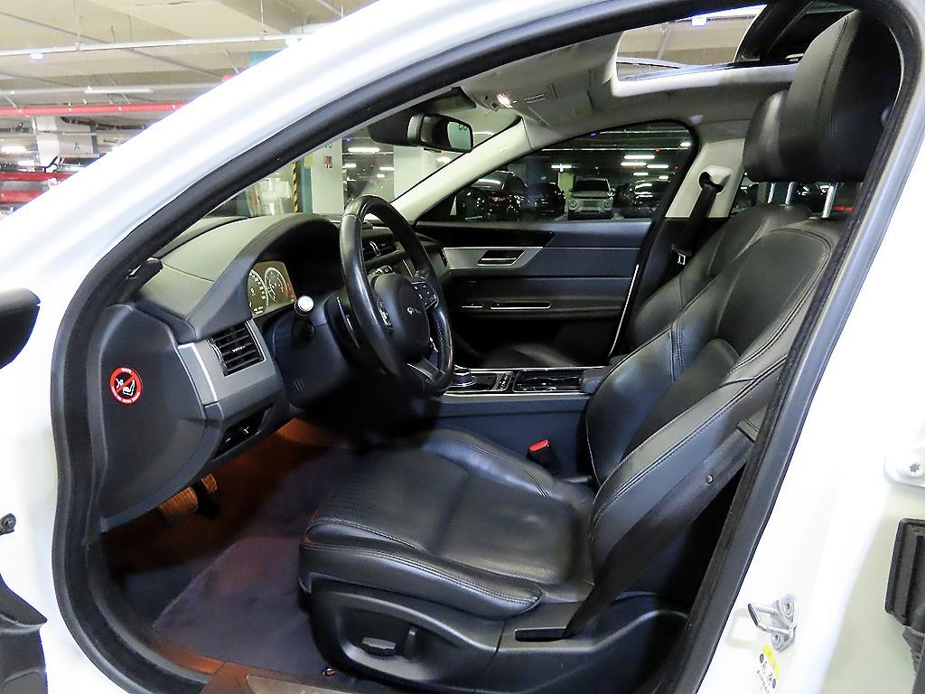 Jaguar XF - Vista 6