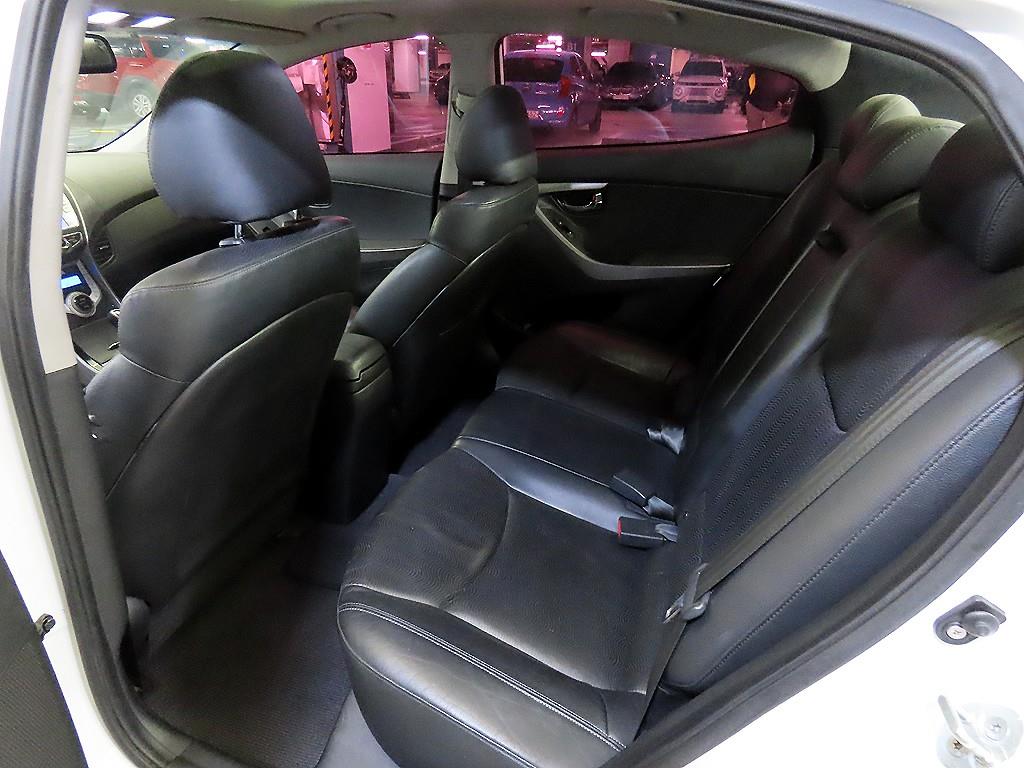 HYUNDAI Avante - Vista 7