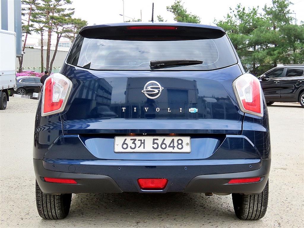 Ssangyong Tivoli - Vista 4
