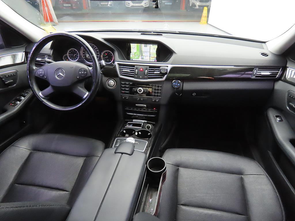 Mercedes Benz E class - Vista 5