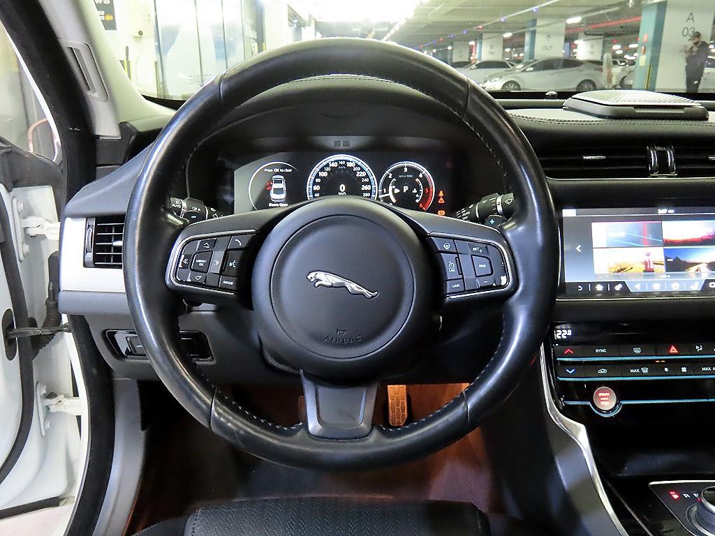 Jaguar XF - Vista 8