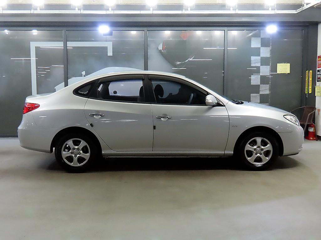 HYUNDAI Avante - Vista 3