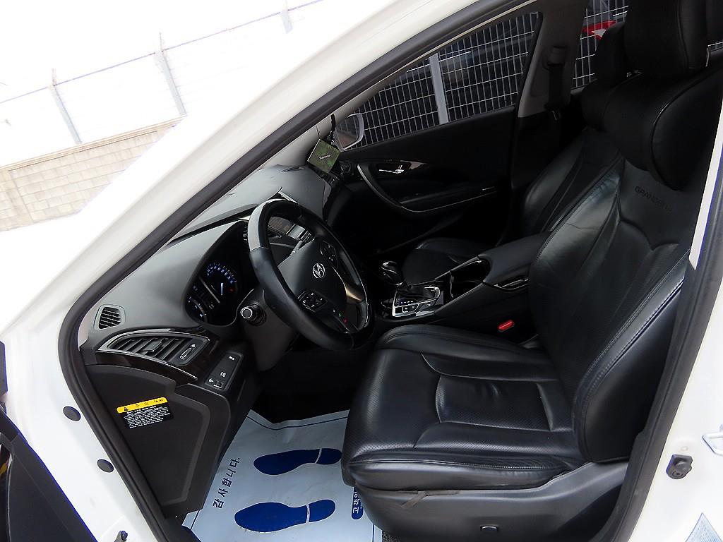 HYUNDAI Grandeur - Vista 5