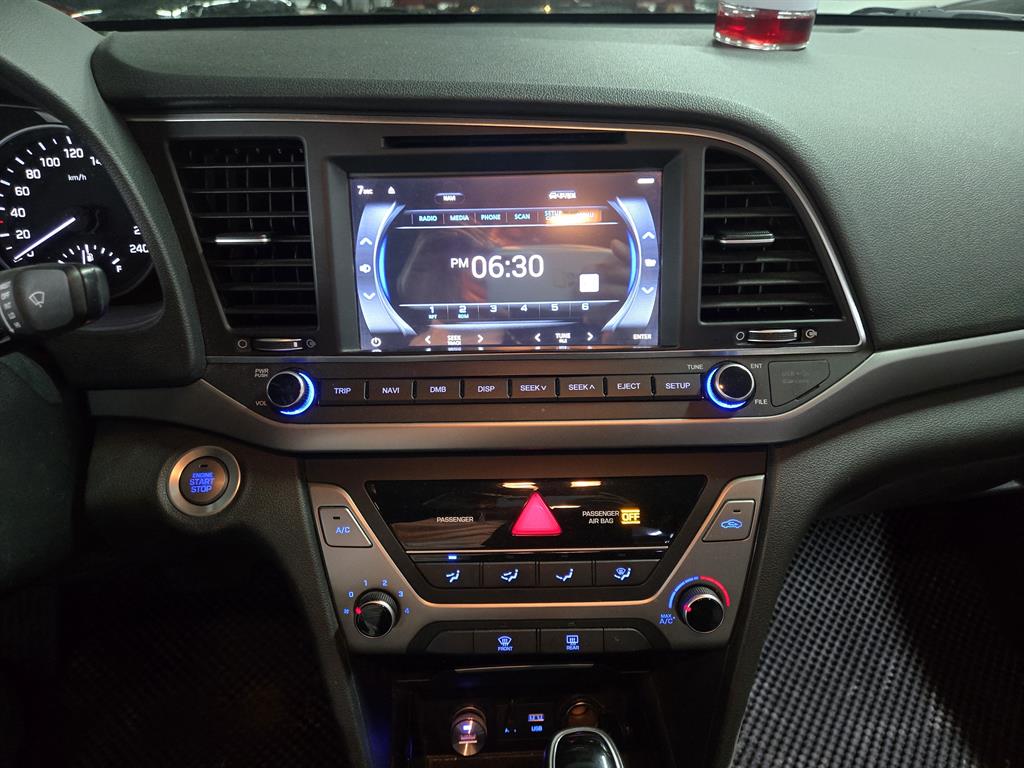 HYUNDAI Avante - Vista 11