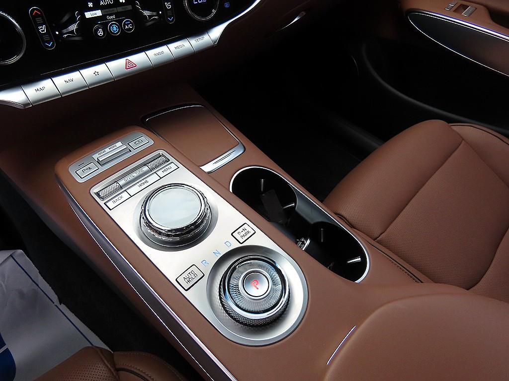 Genesis GV70 - Vista 10