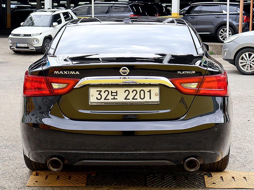 Nissan Maxima - Vista 5