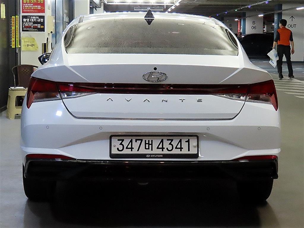 HYUNDAI Avante - Vista 5