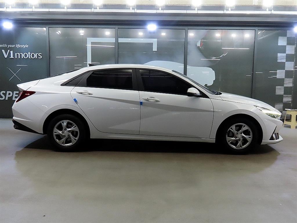 HYUNDAI Avante - Vista 3
