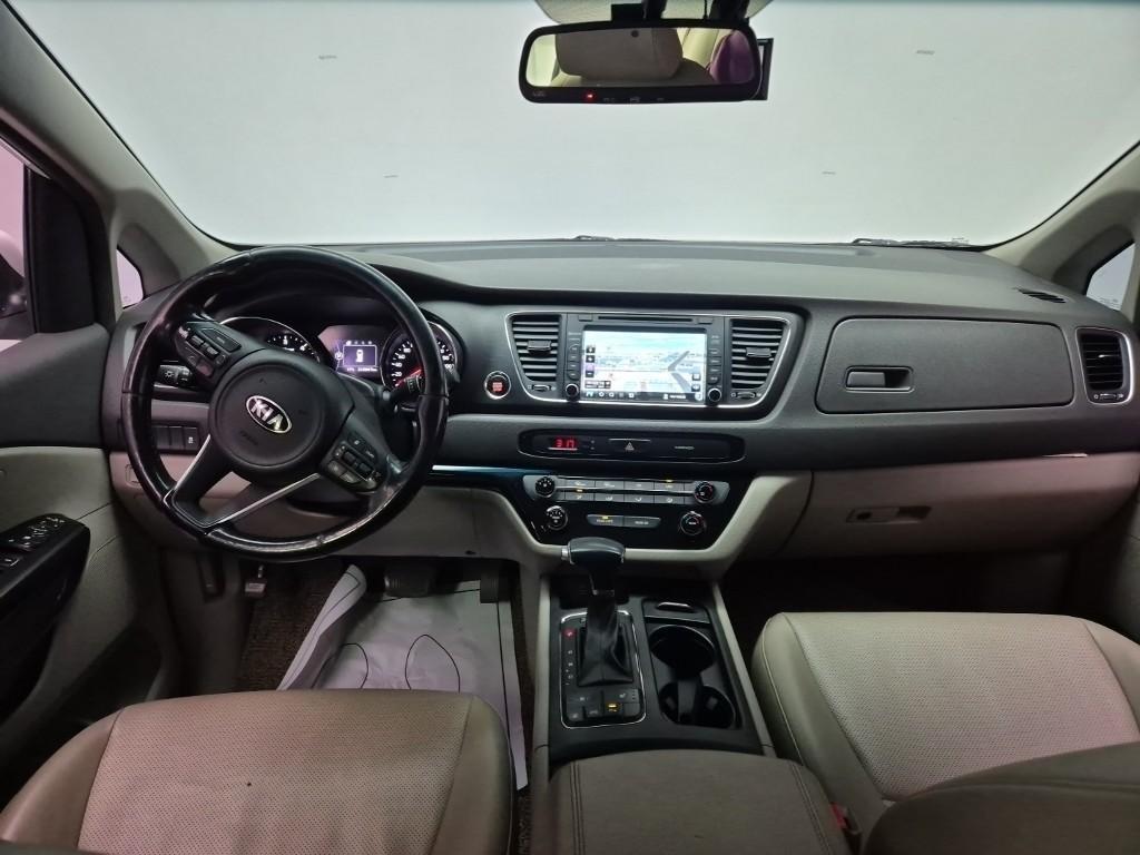 KIA Carnival - Vista 7