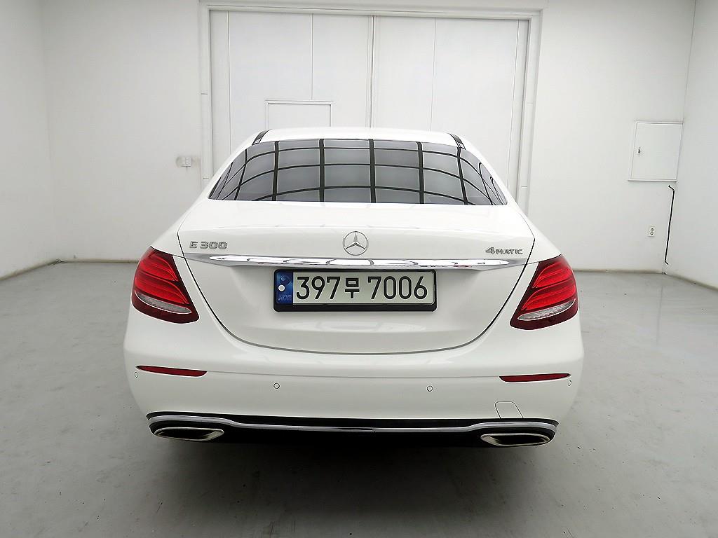 Mercedes Benz E class - Vista 3