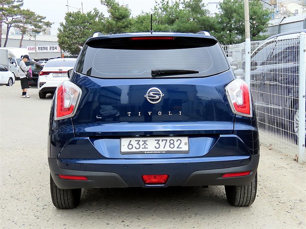 Ssangyong Tivoli - Vista 4