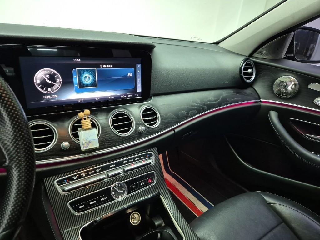 Mercedes Benz E class - Vista 10